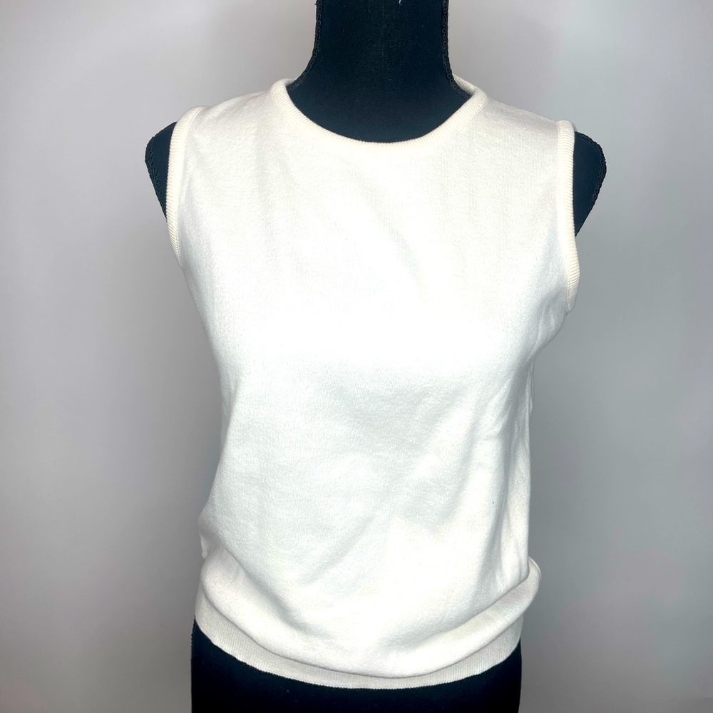 Womens Sweater Vest Size Medium By 525 America. Made with 100% cotton.